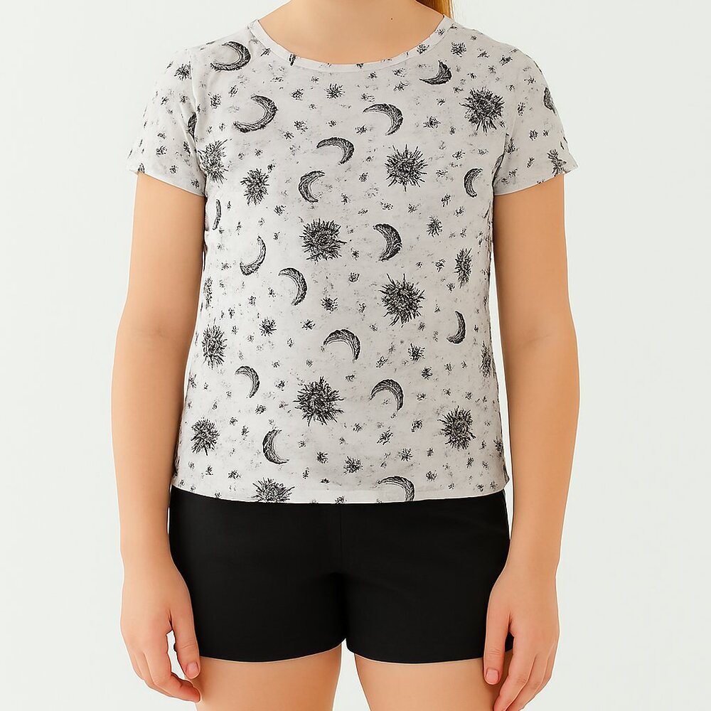 Full Tilt Girls Top Celestial Print Tee White Black 6 Wundies Black Shorts XS 4